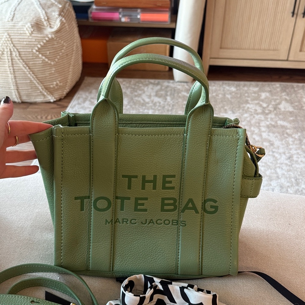 BRAND NEW NEVER USED Marc Jacobs Aspen Green Tote - Comes with strap & dust bag
